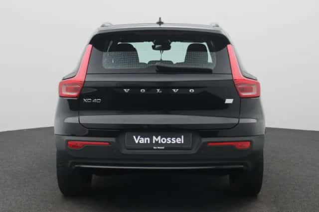 Volvo XC40 (2023) thumbnail 5