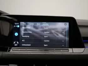 Volkswagen Golf (2024) thumbnail 24