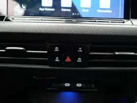 Volkswagen Golf (2024) thumbnail 25