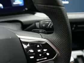 Volkswagen Golf (2024) thumbnail 36