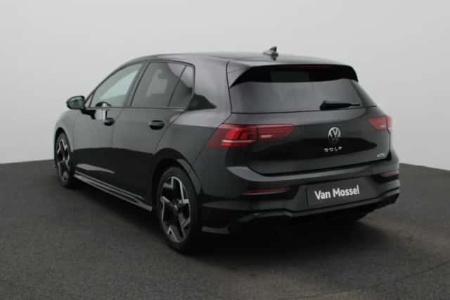 Volkswagen Golf (2025) thumbnail 2