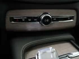 Volvo XC90 (2023) thumbnail 32