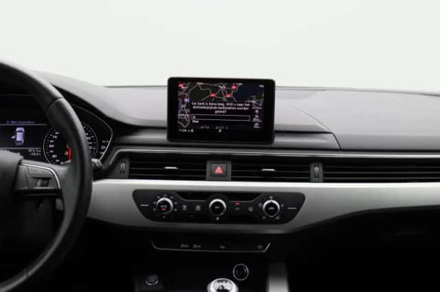 Audi A4 (2019) thumbnail 8