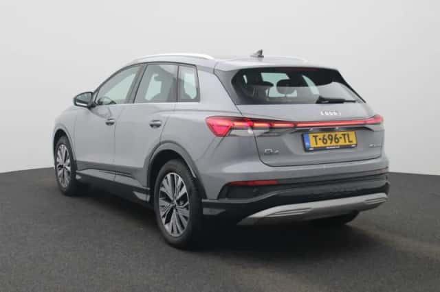 Audi Q4 e-tron (2023) thumbnail 2