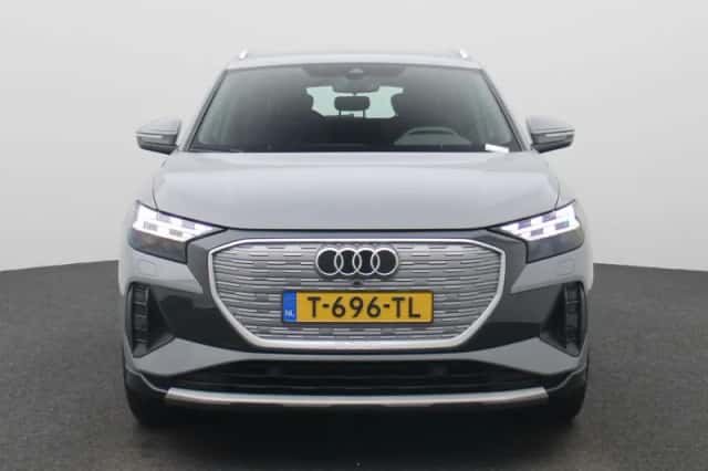 Audi Q4 e-tron (2023) thumbnail 3