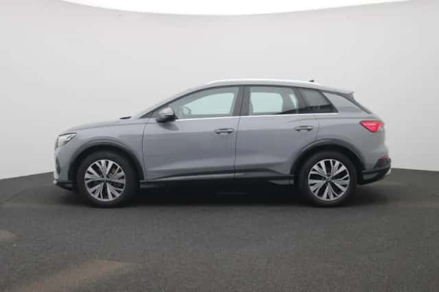 Audi Q4 e-tron (2023) thumbnail 4