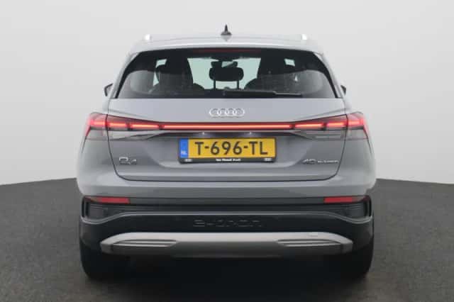 Audi Q4 e-tron (2023) thumbnail 5