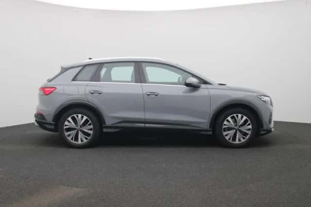 Audi Q4 e-tron (2023) thumbnail 6