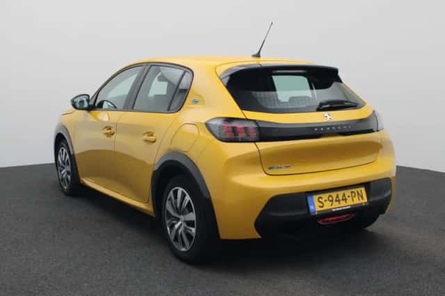 Peugeot e-208 (2023) thumbnail 2
