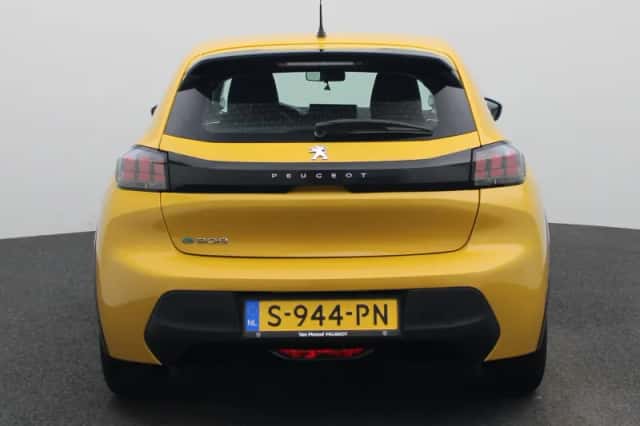 Peugeot e-208 (2023) thumbnail 5