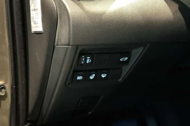 Toyota Yaris Cross (2023) thumbnail 2