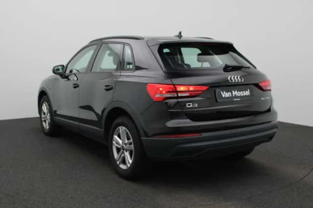 Audi Q3 (2022) thumbnail 2