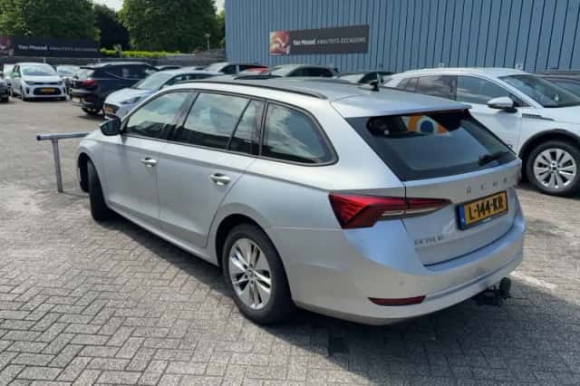 Škoda Octavia (2021) thumbnail 2