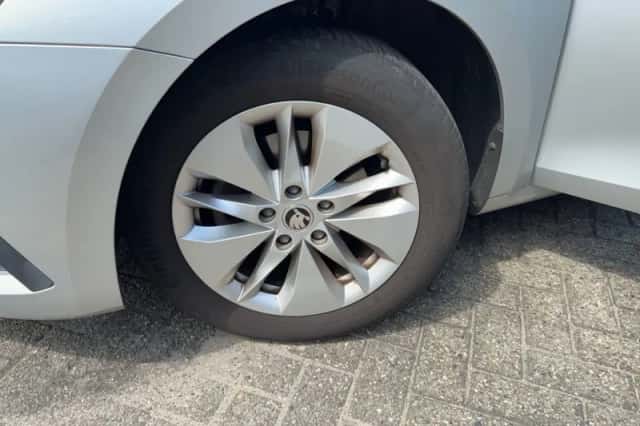 Škoda Octavia (2021) thumbnail 11