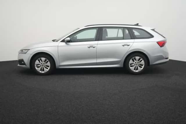 Škoda Octavia (2021) thumbnail 4