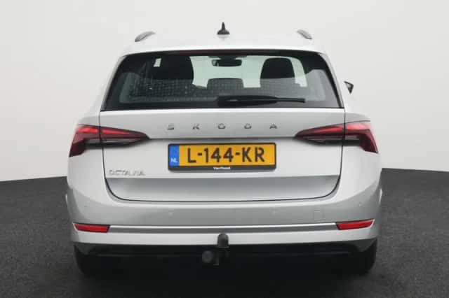 Škoda Octavia (2021) thumbnail 5