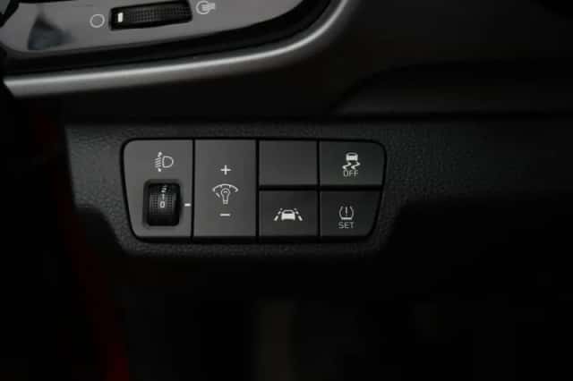 Kia Stonic (2018) thumbnail 24