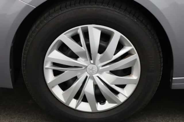 Peugeot 208 (2022) thumbnail 12