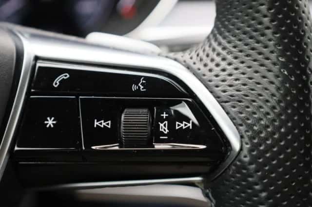 Audi A8 (2023) thumbnail 23