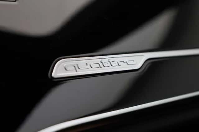 Audi A8 (2023) thumbnail 25