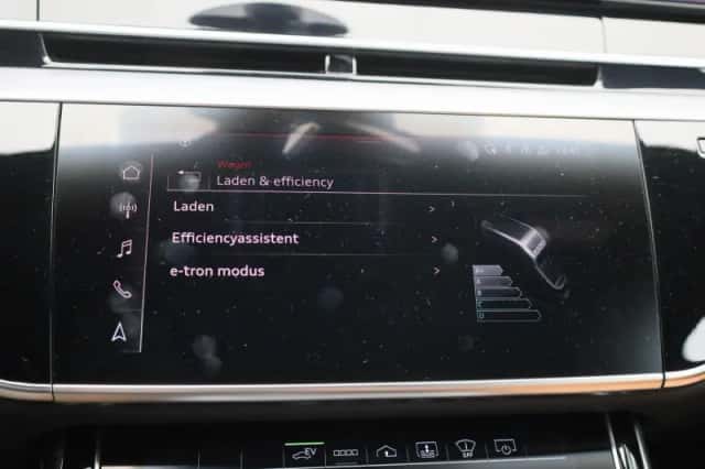Audi A8 (2023) thumbnail 35
