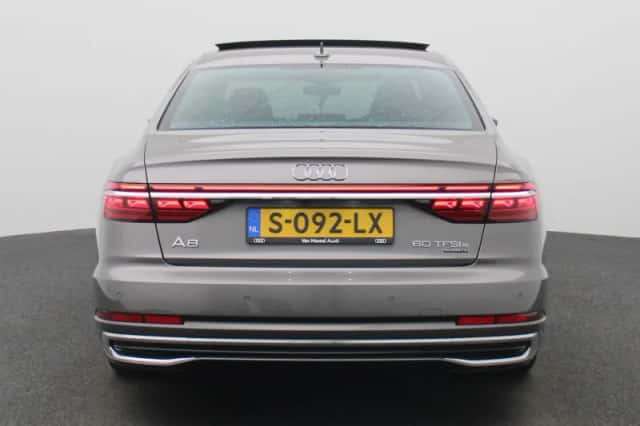 Audi A8 (2023) thumbnail 5