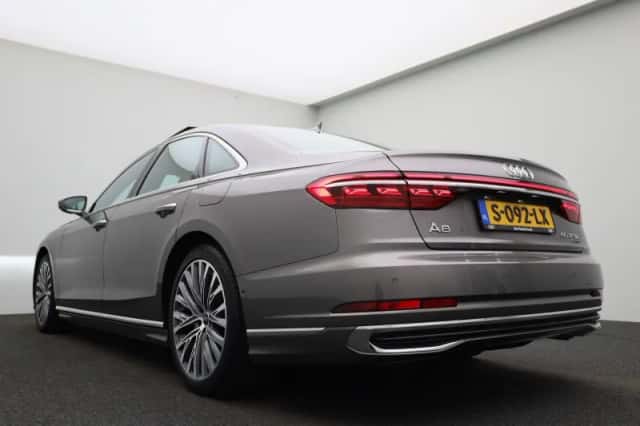 Audi A8 (2023) thumbnail 61