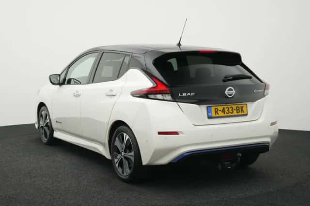 Nissan Leaf (2021) thumbnail 2