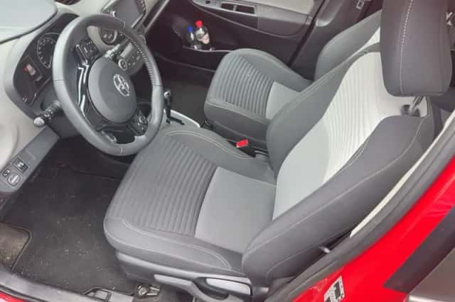 Toyota Yaris (2019) thumbnail 2