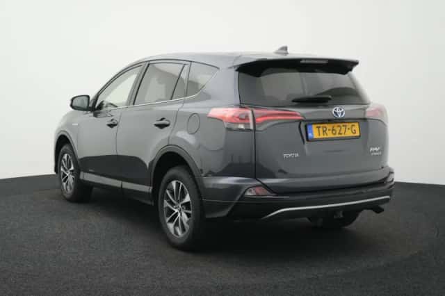 Toyota RAV4 (2018) thumbnail 2