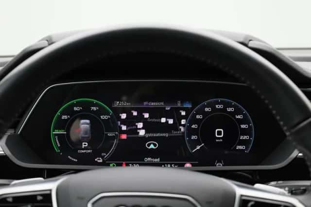 Audi e-tron (2021) thumbnail 8