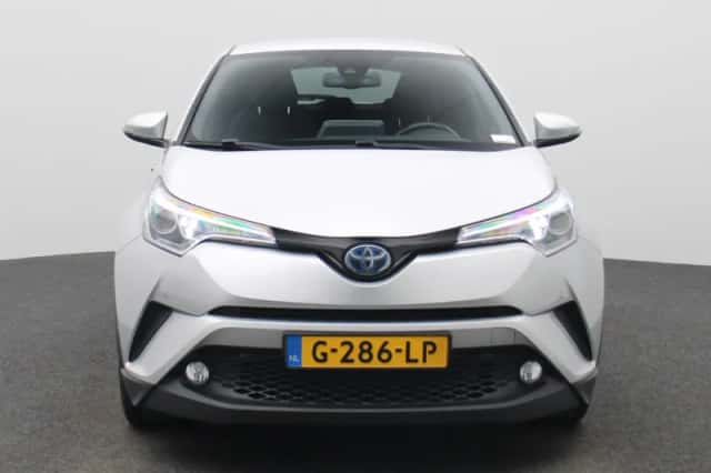 Toyota C-HR (2019) thumbnail 3