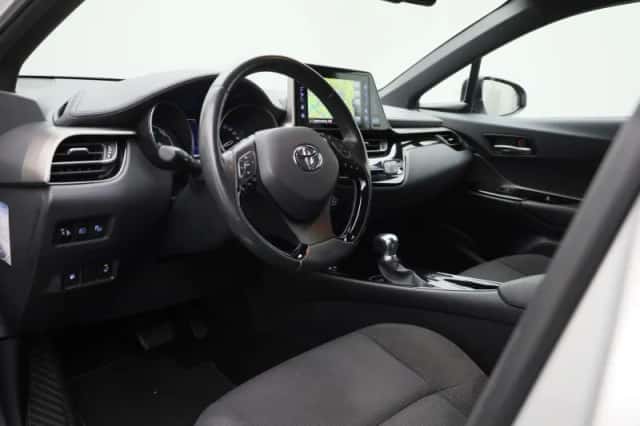 Toyota C-HR (2019) thumbnail 30