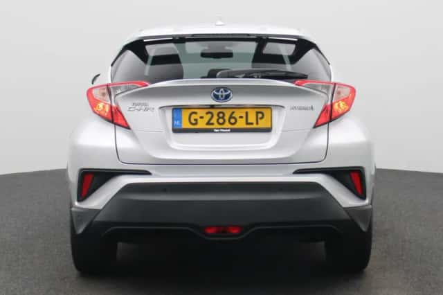 Toyota C-HR (2019) thumbnail 5