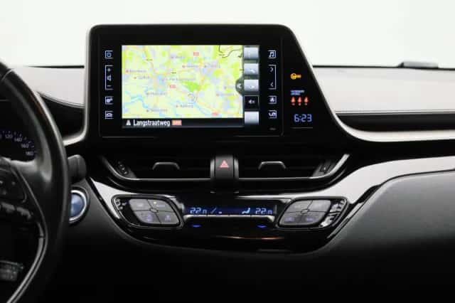 Toyota C-HR (2019) thumbnail 9