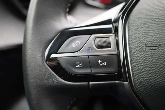 Peugeot 208 (2022) thumbnail 17