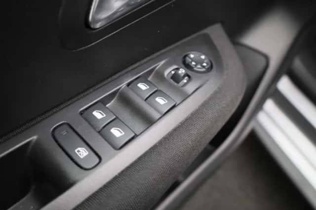 Peugeot 208 (2022) thumbnail 25