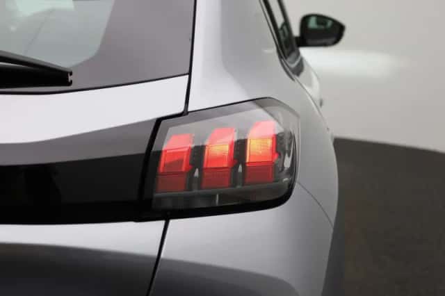 Peugeot 208 (2022) thumbnail 31