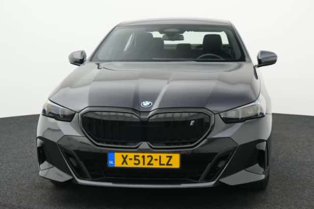 BMW i5 (2024) thumbnail 3