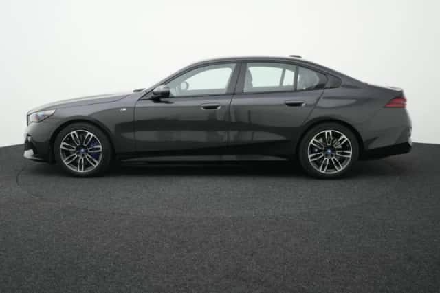 BMW i5 (2024) thumbnail 4