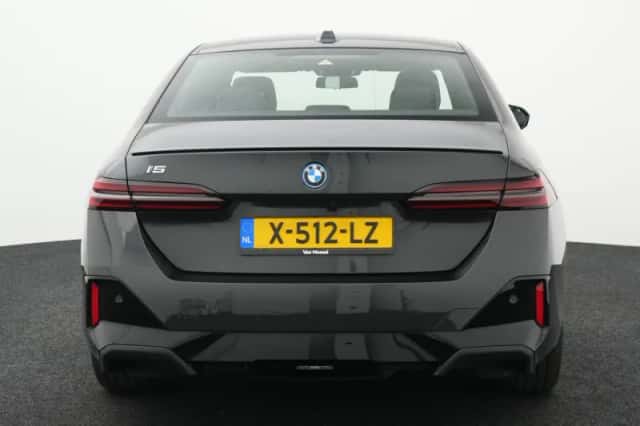 BMW i5 (2024) thumbnail 5