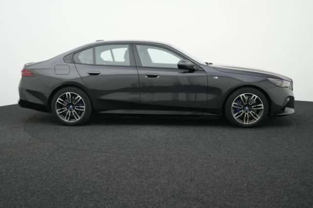 BMW i5 (2024) thumbnail 6