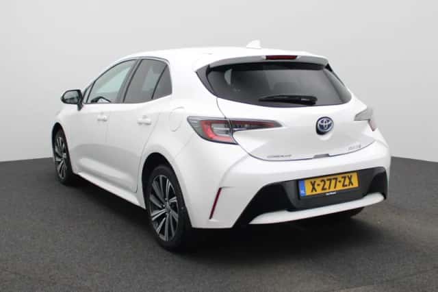 Toyota Corolla (2022) thumbnail 2