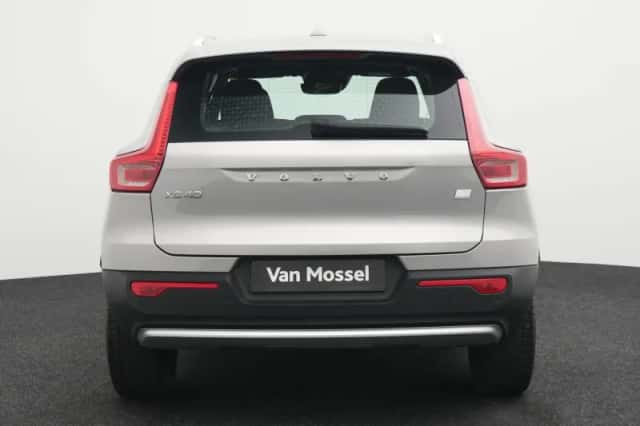 Volvo XC40 (2023) thumbnail 5