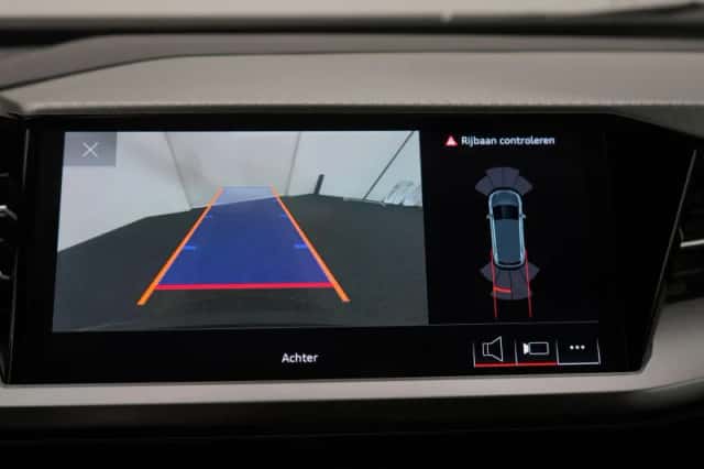 Audi Q4 e-tron (2022) thumbnail 13