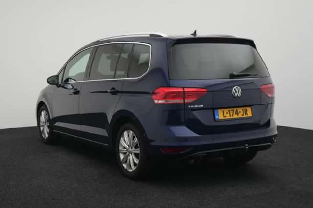 Volkswagen Touran (2018) thumbnail 2