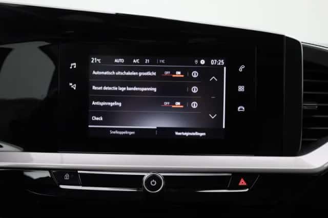 Opel Mokka-e (2023) thumbnail 25