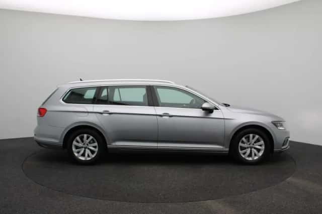 Volkswagen Passat (2023) thumbnail 6
