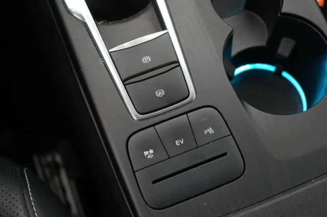 Ford Kuga (2021) thumbnail 25