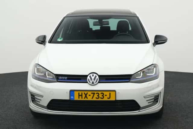Volkswagen Golf (2015) thumbnail 3